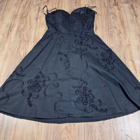 White House Black Market Dresses & Skirts - White House Black Market Black Spaghetti Strap Floral Dress size 8